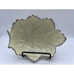 Style-Eyes Pottery Cream Leaf Dish